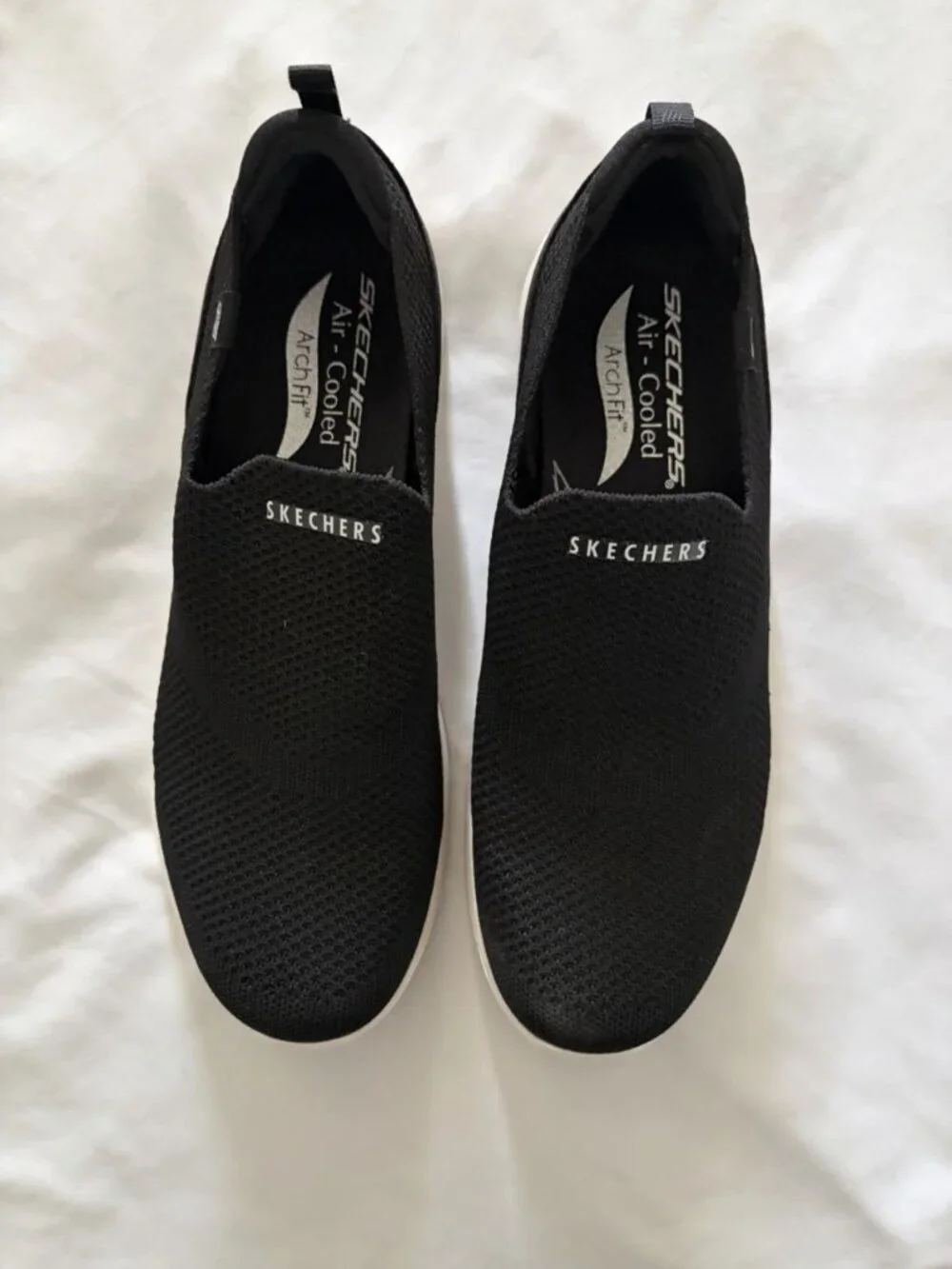 Woman's Sneakers Athletic Shoes SKECHERS Arch Fit Refine Black Slip On Size 8.5